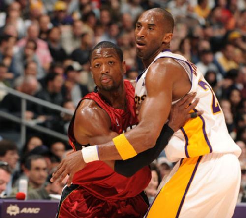 边后卫内收 边后卫内收